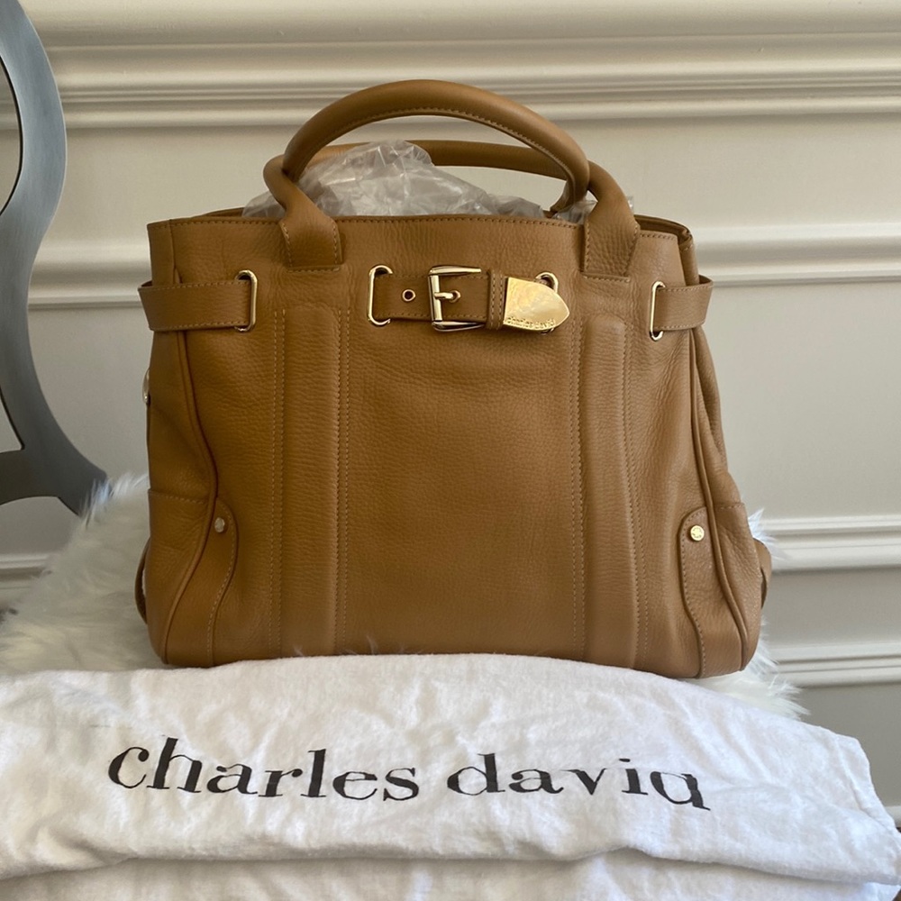 Charles David Beige Shoulder Bag Pre-0wned